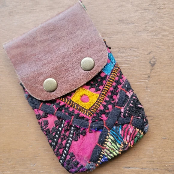 🎱🔮 Free People Boho Embroidered Repurposed vtg banjara hippie Wallet card case - Picture 9 of 16